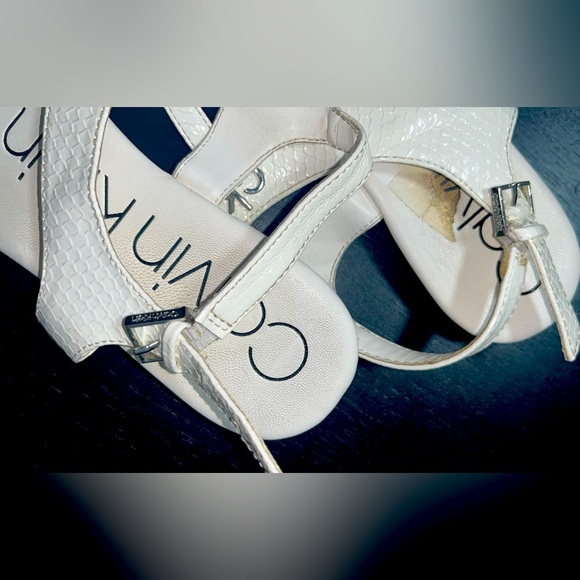 used sandals in good condition - Picture 3 of 6